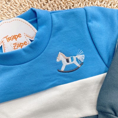 Conj. Casaco Listrado Cavalinho de Brinquedo e Calça de Moletom - Azul Bebê, Off White e Chumbo